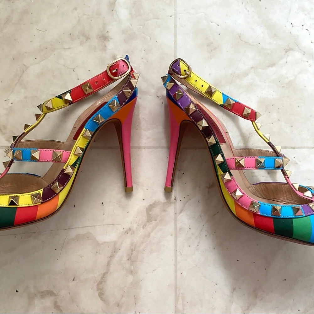 $1195 Valentino Garavani 1973 Rockstud Rainbow Chevron Pointed Toe Pumps Heels 6
